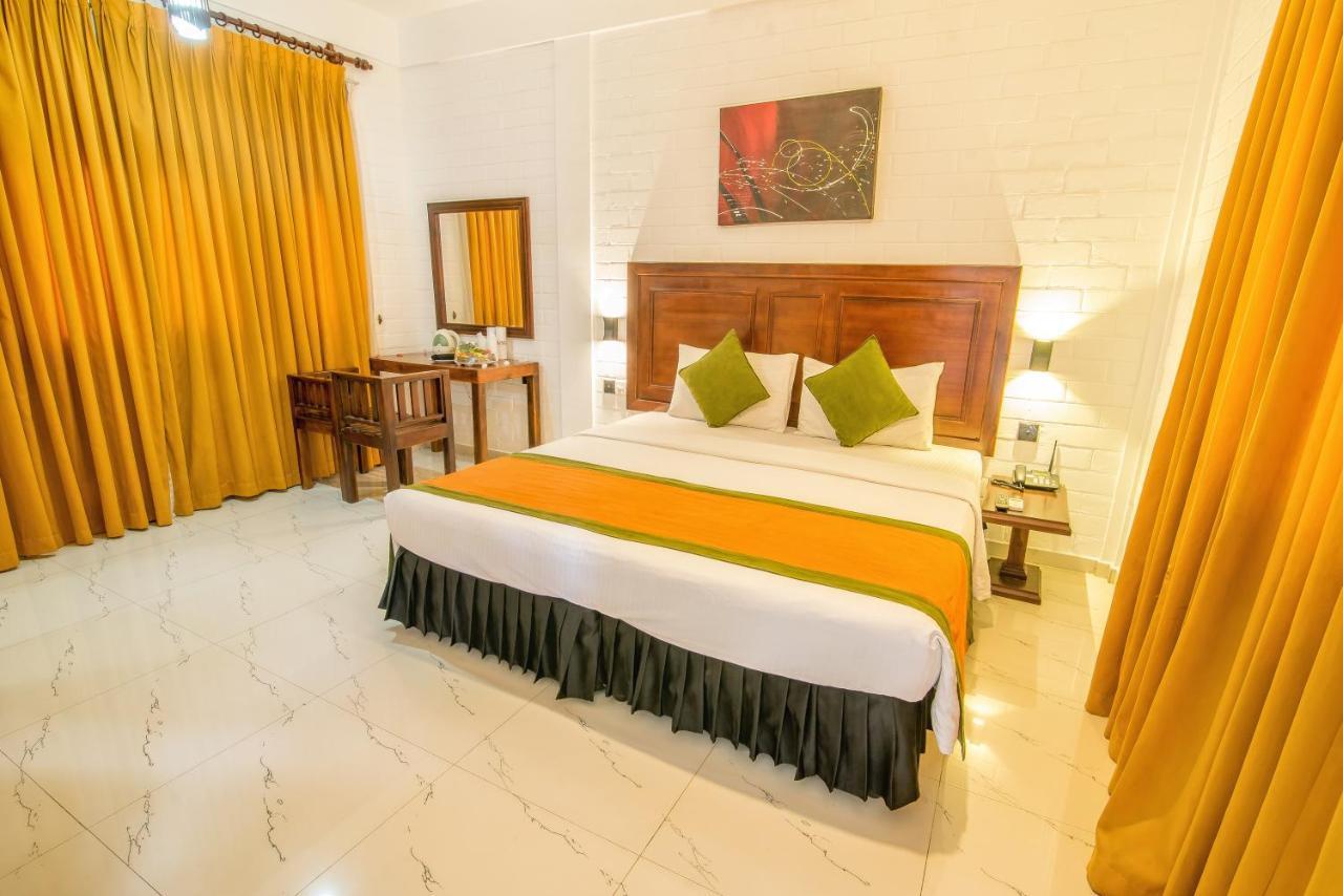 Mahanuge Hotel Полоннарува Екстер'єр фото