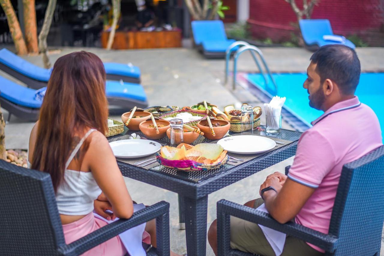 Mahanuge Hotel Полоннарува Екстер'єр фото